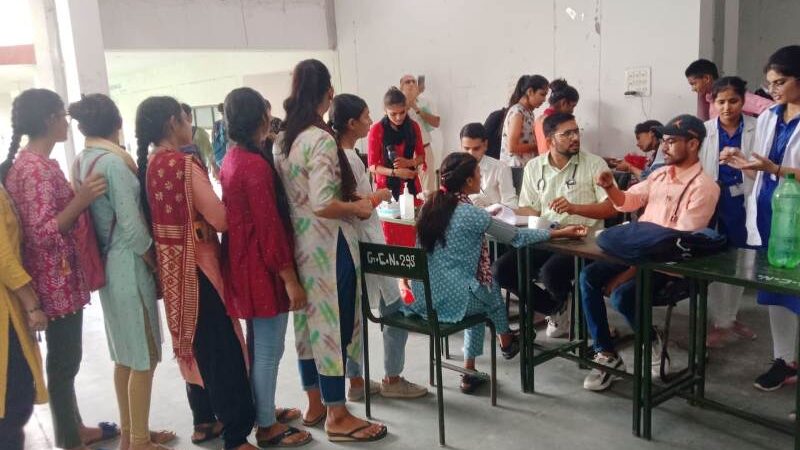 स्वास्थ्य परीक्षण एवं स्वास्थ्य एवं स्वच्छता पर व्याख्यान का हुआ आयोजन