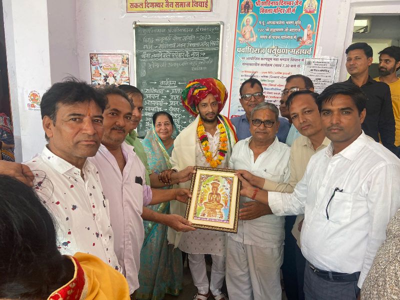 10 उपवास करने वाले श्रद्धालुओं का जैन समाज द्वारा किया सम्मानित