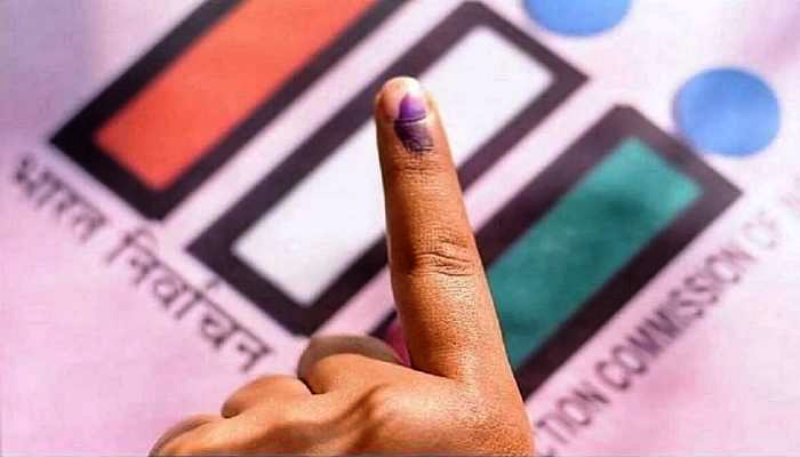 राजस्थान मतदान केन्द्र शेरगांव के लिए मतदान दल रवाना।